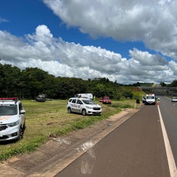 Capotamento na Raposo Tavares faz três vítimas graves e uma fatal